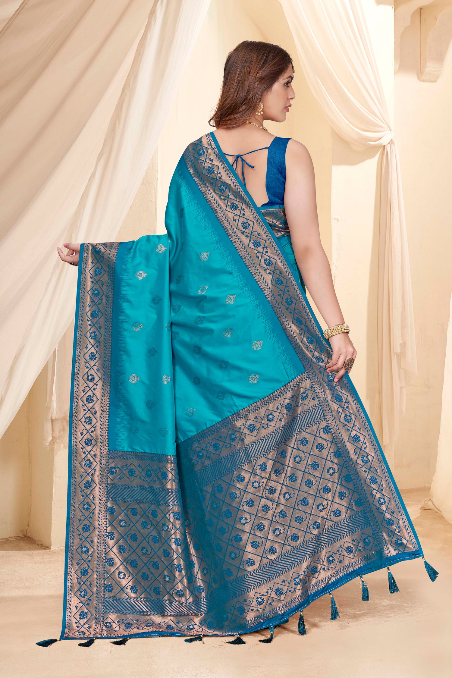 Luxuries Pure Silk Blue Color Saree