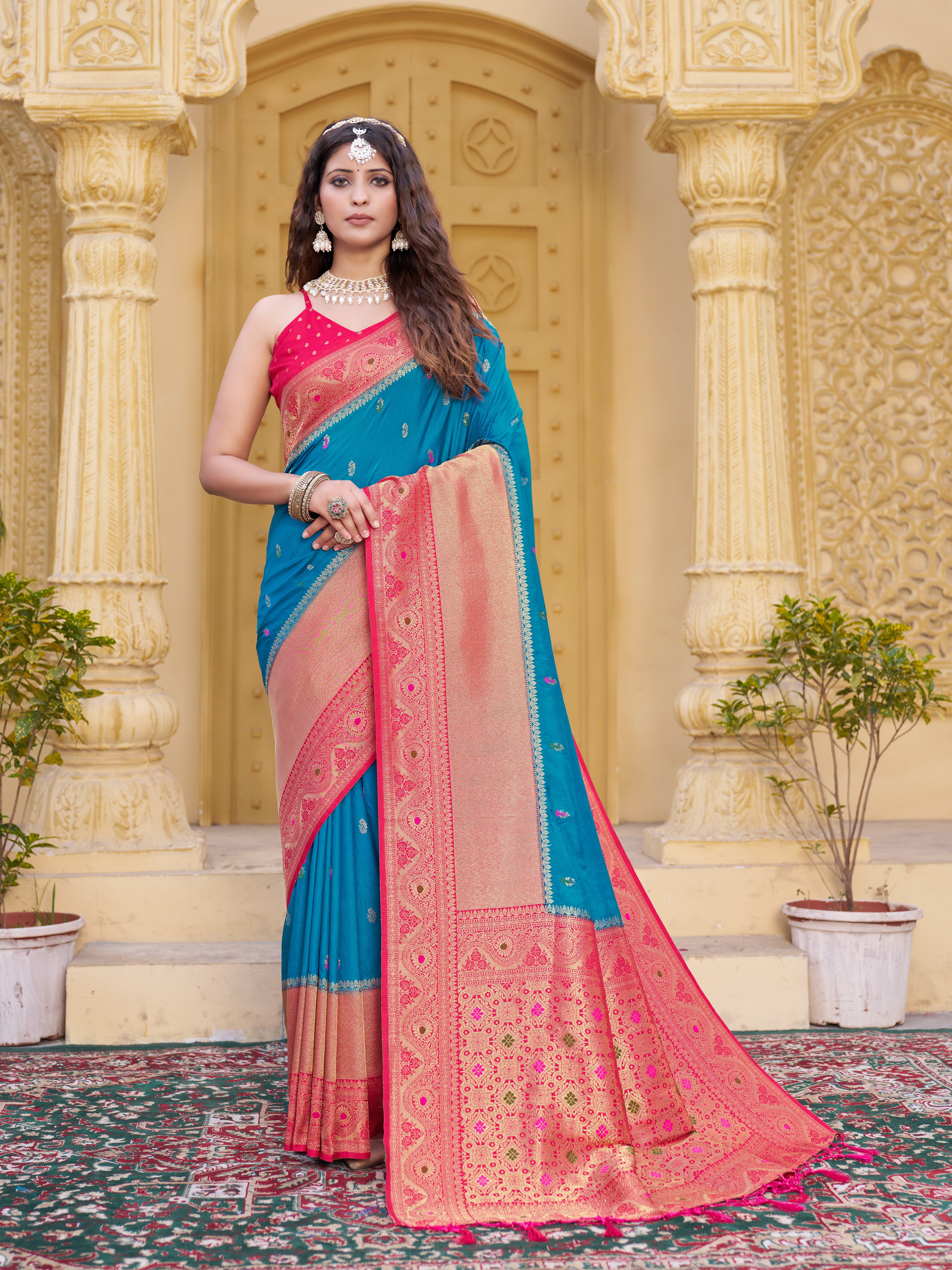 Glamorous Stylish Silk Saree