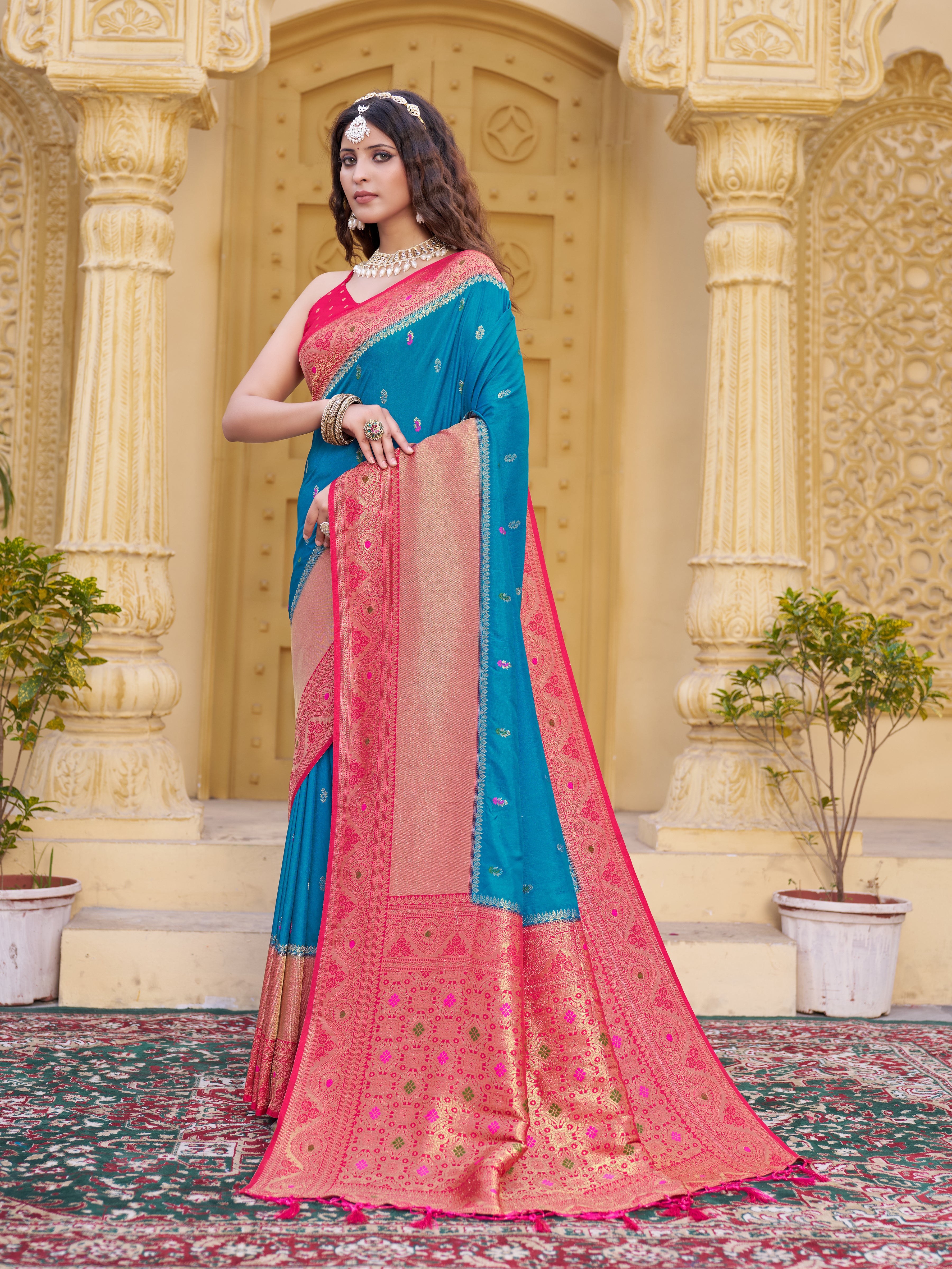 Glamorous Stylish Silk Saree
