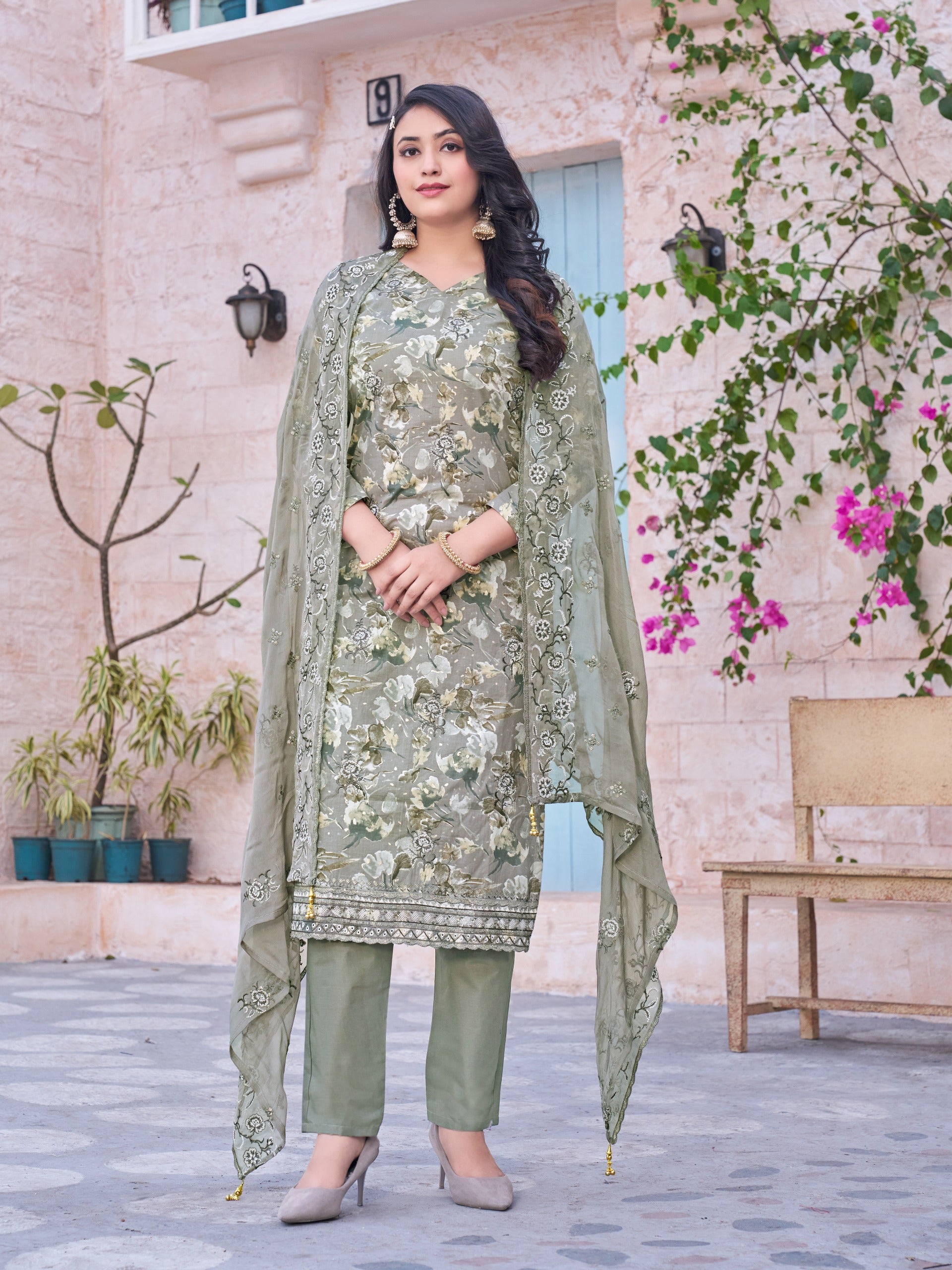Stunning Green Straight Fit Cotton Suit Set