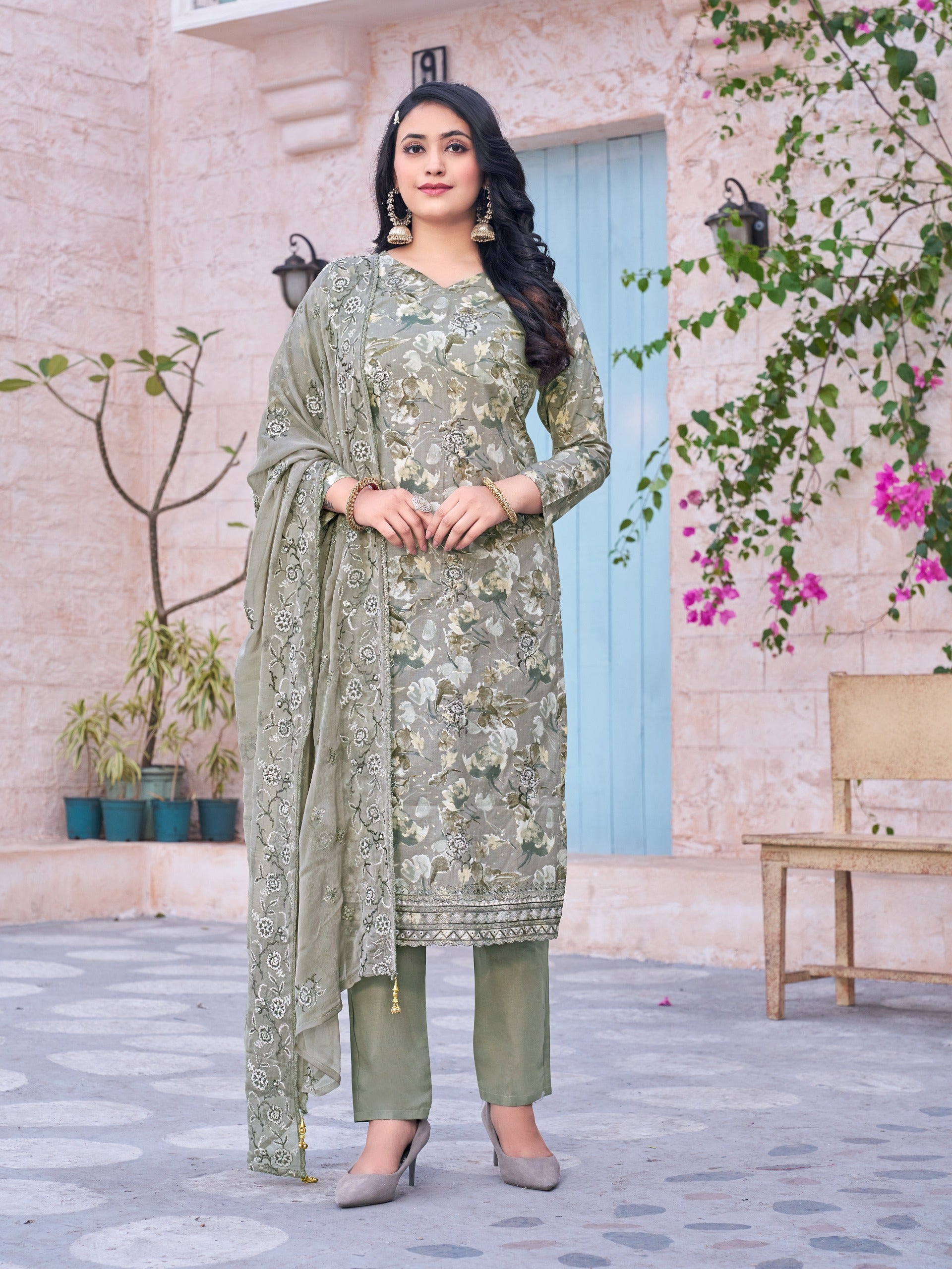 Stunning Green Straight Fit Cotton Suit Set