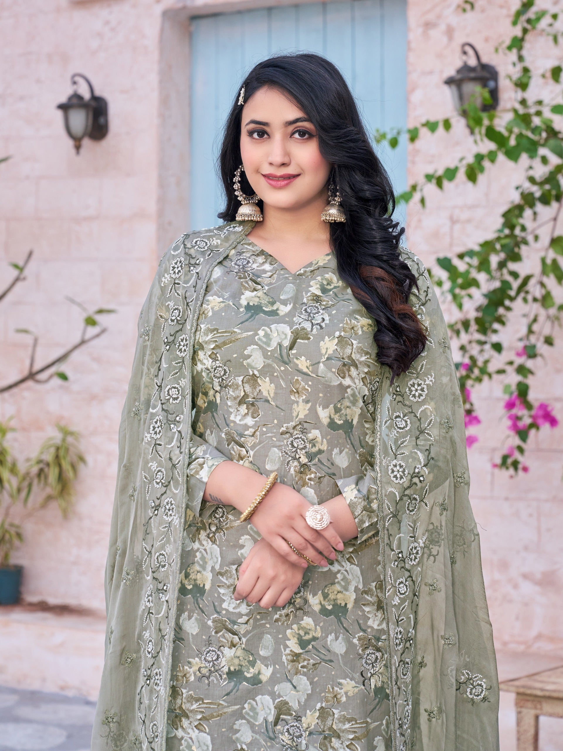 Stunning Green Straight Fit Cotton Suit Set