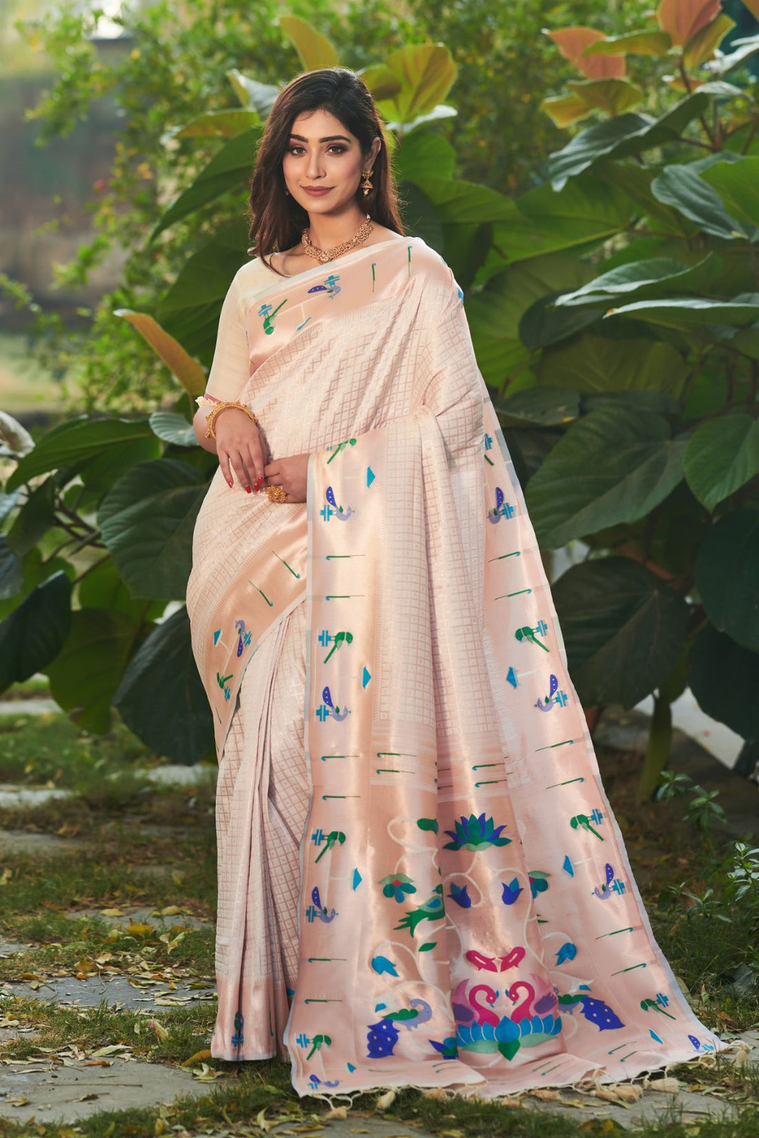 Trading White Paithani Silk Soft Saree