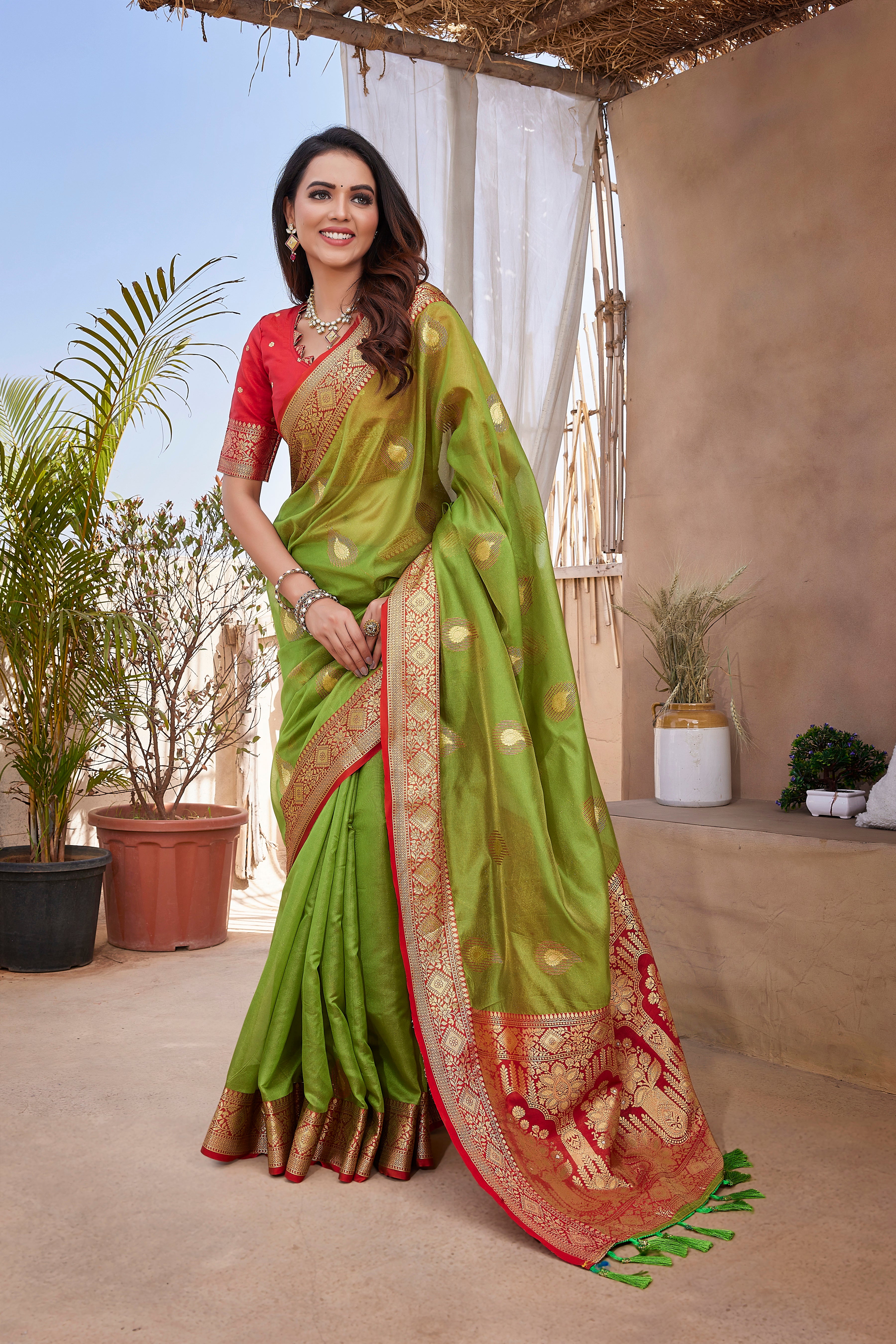 Khicha Silk Latest Stylish Green Color Saree