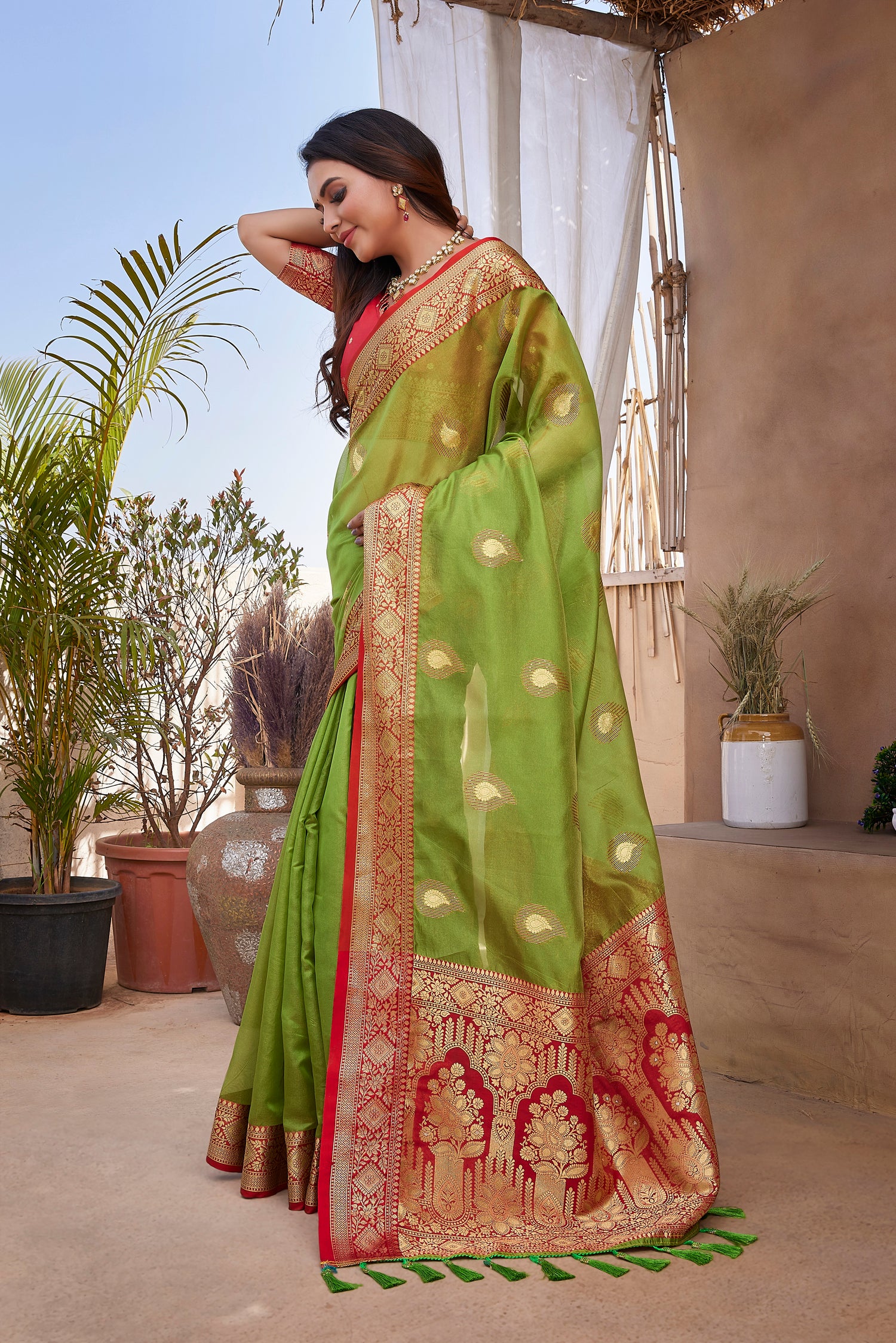 Khicha Silk Latest Stylish Green Color Saree