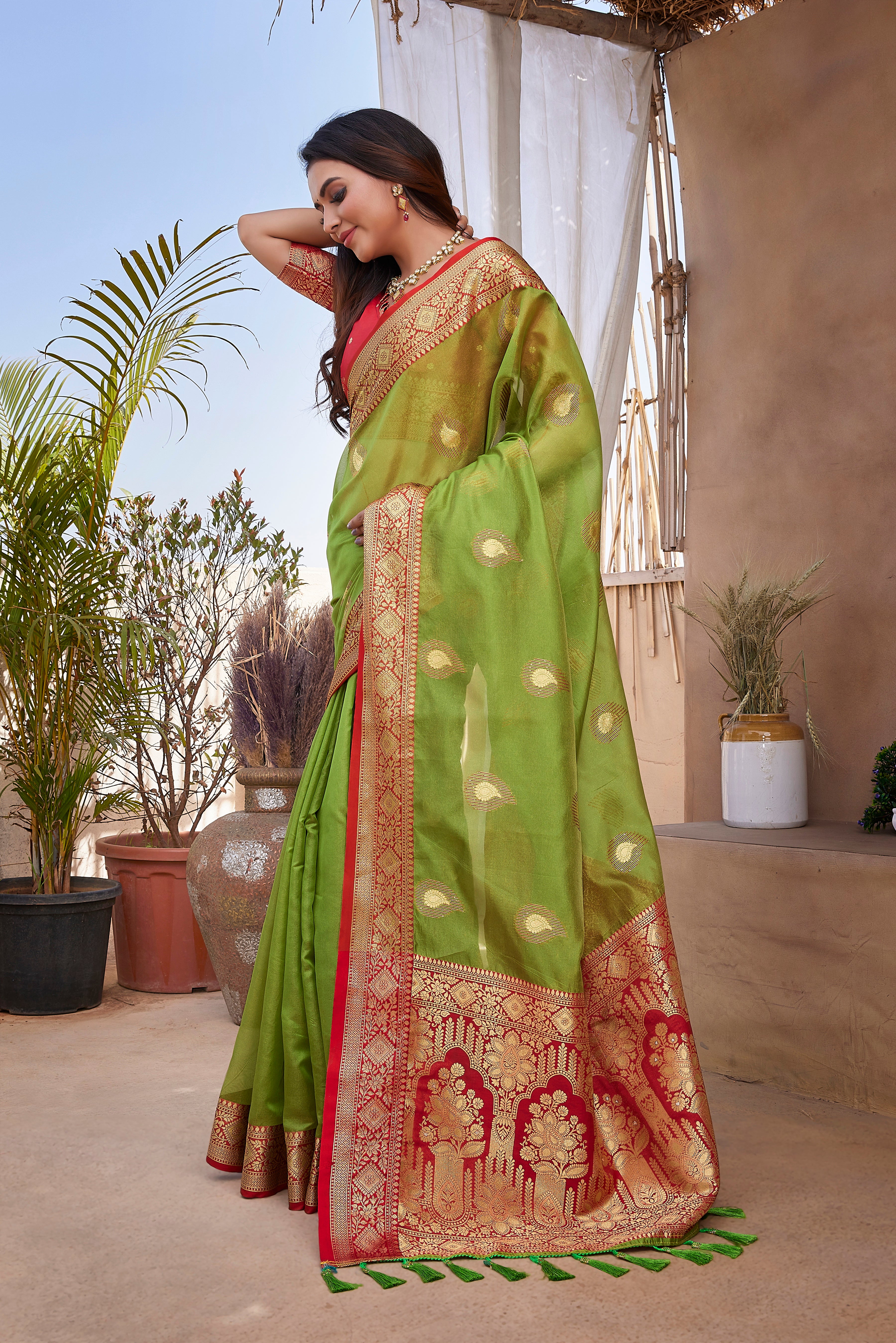 Khicha Silk Latest Stylish Green Color Saree
