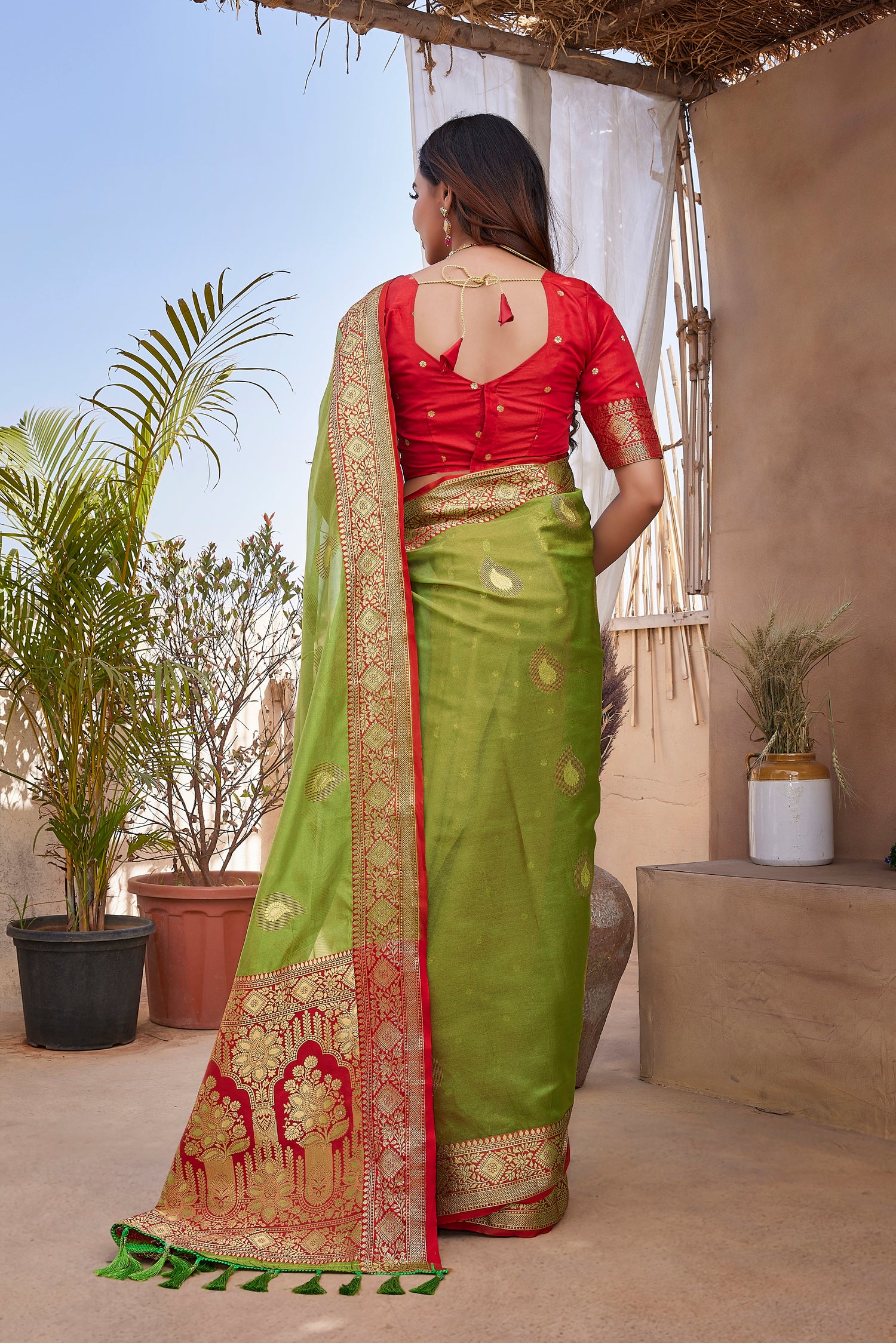 Khicha Silk Latest Stylish Green Color Saree