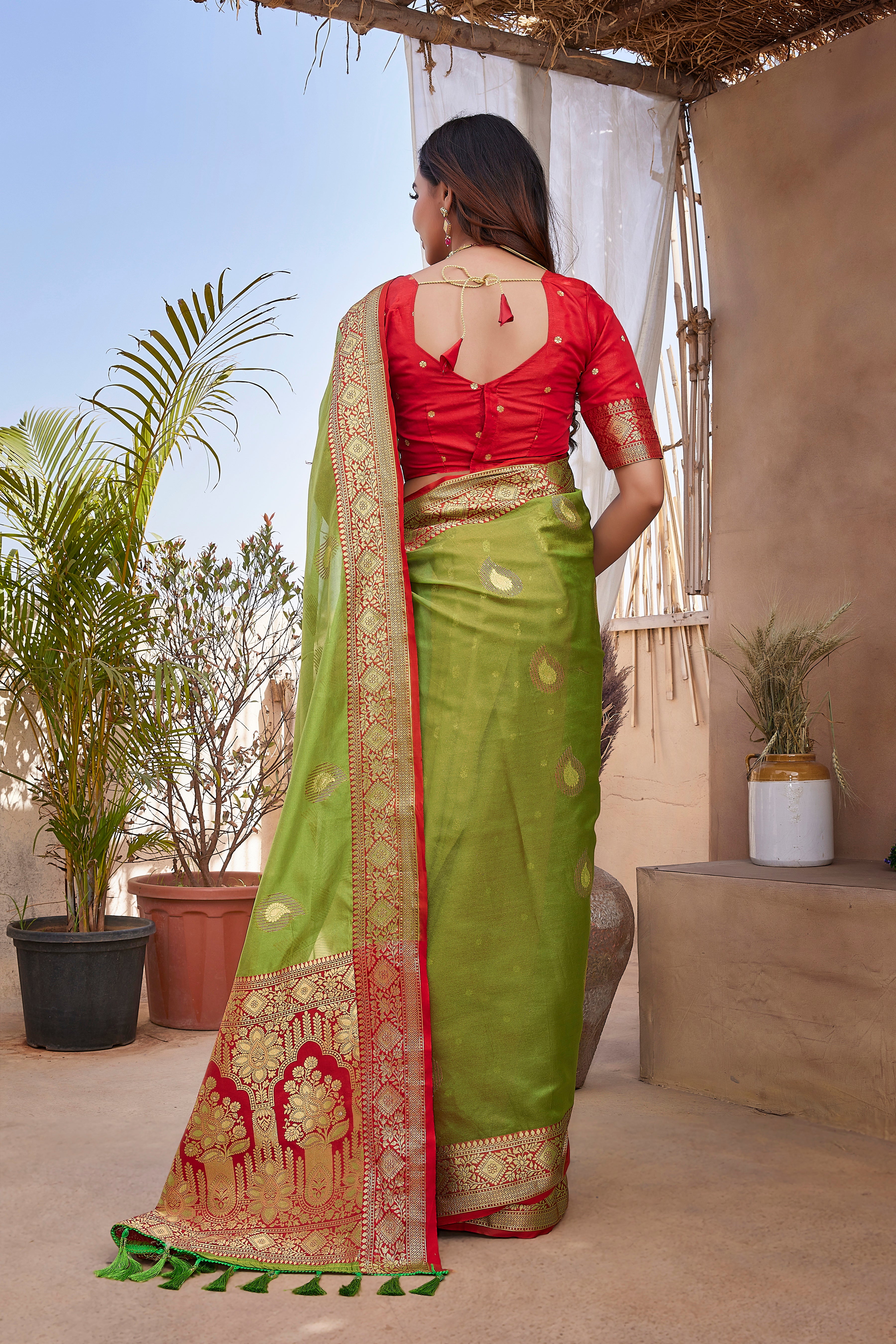 Khicha Silk Latest Stylish Green Color Saree