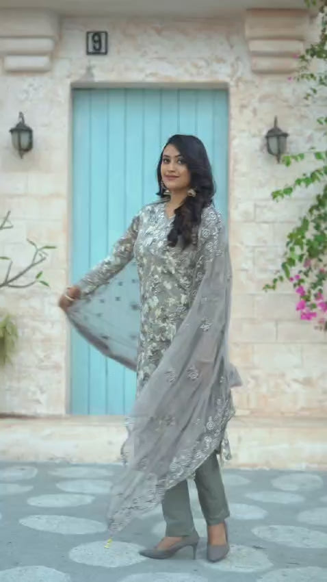 Stunning Green Straight Fit Cotton Suit Set