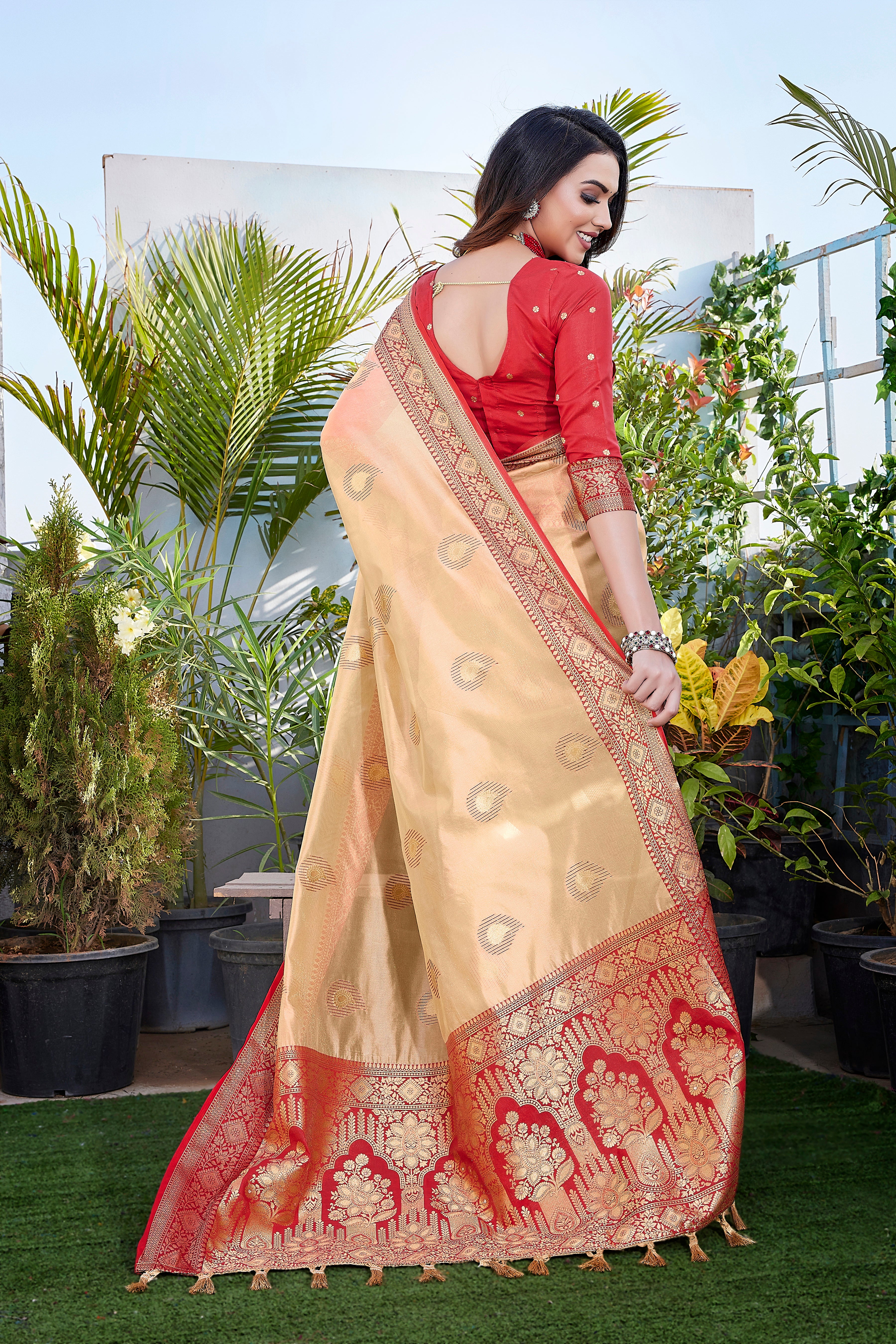 Latest Soft Khicha Silk Gold Color Saree