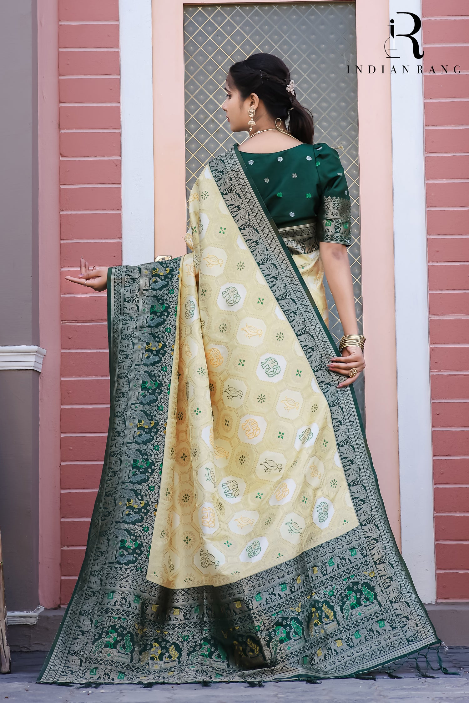 Latest Pure Dola Silk Trading Saree