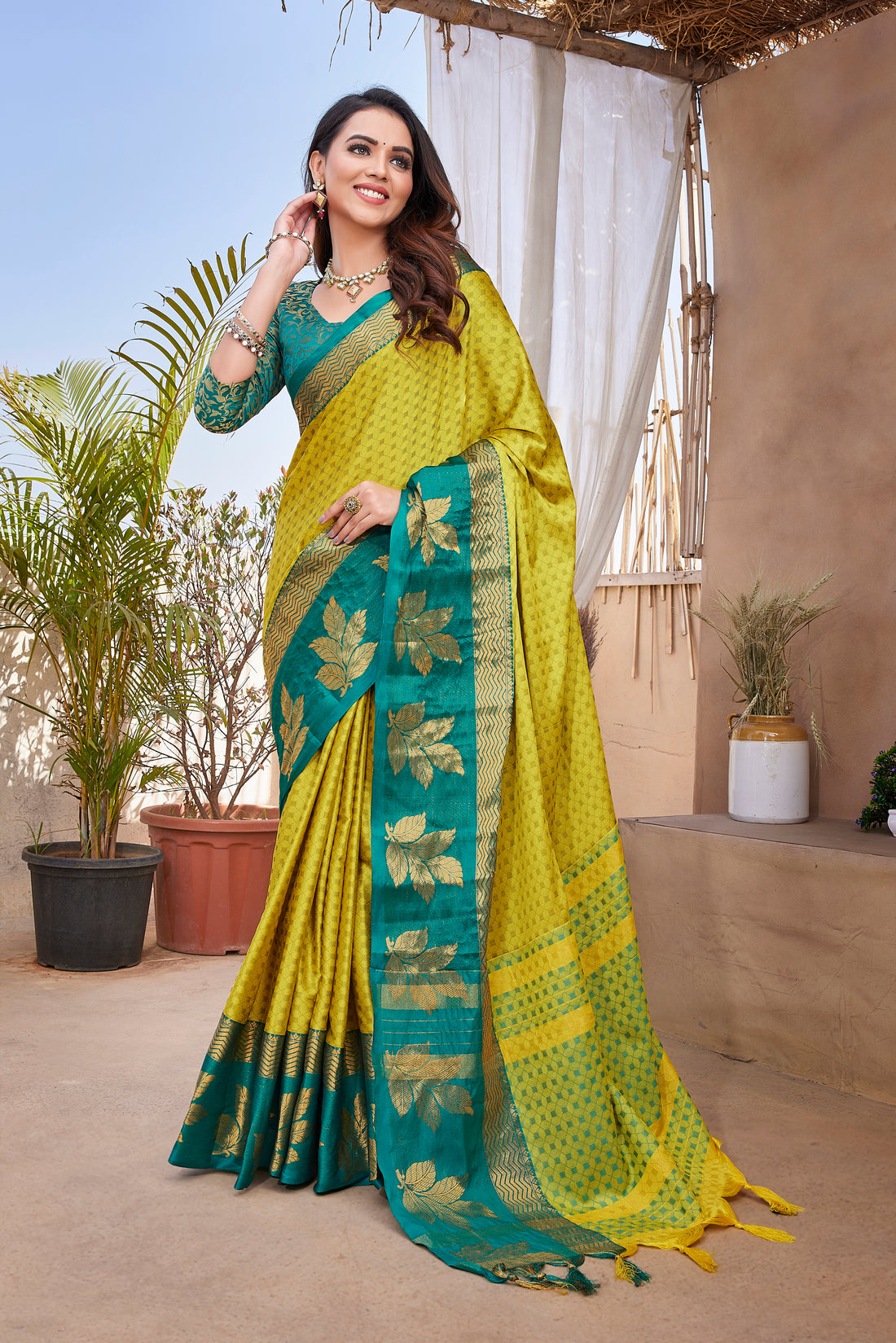 Fashion Style Aura Silk Green Color Saree