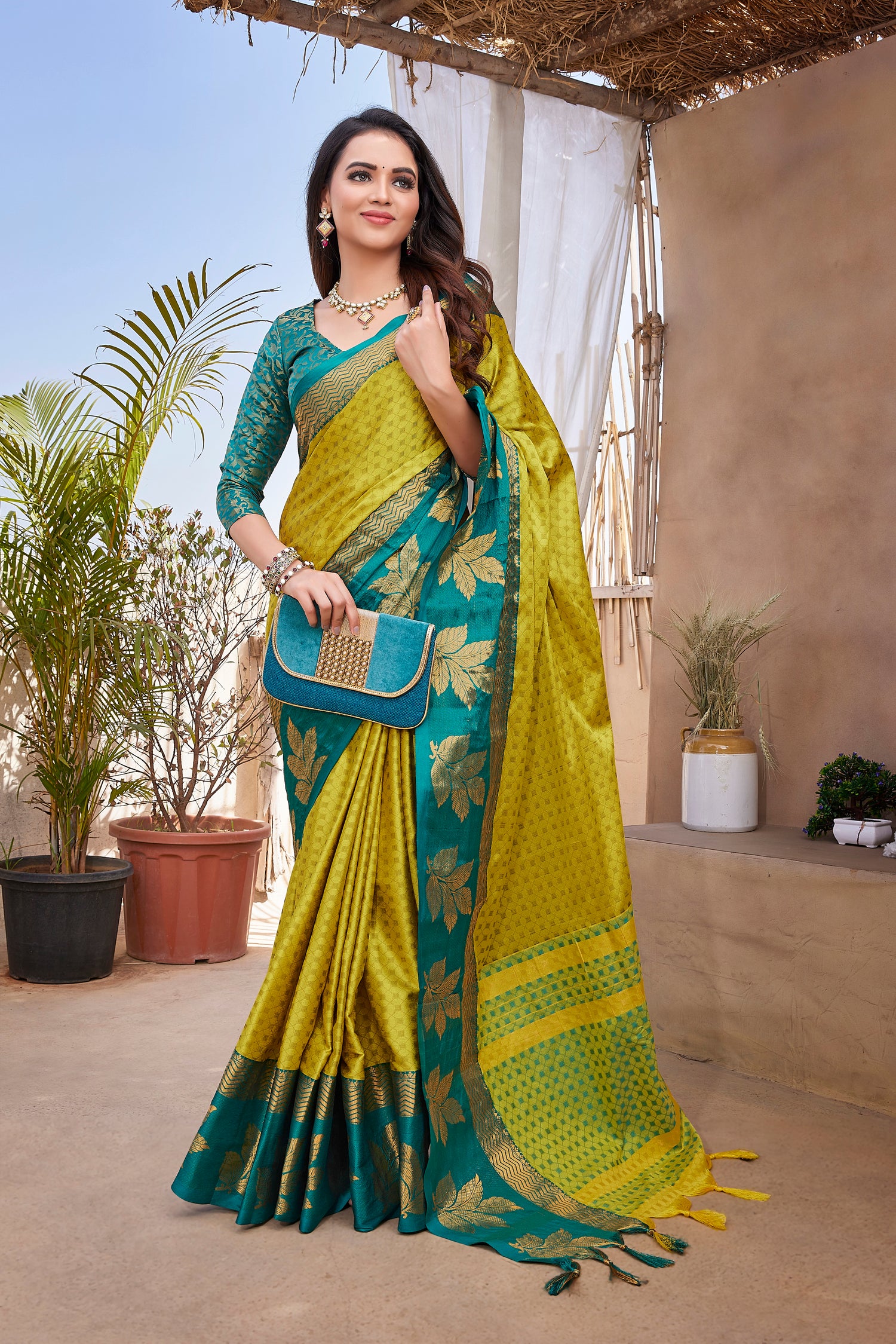 Fashion Style Aura Silk Green Color Saree