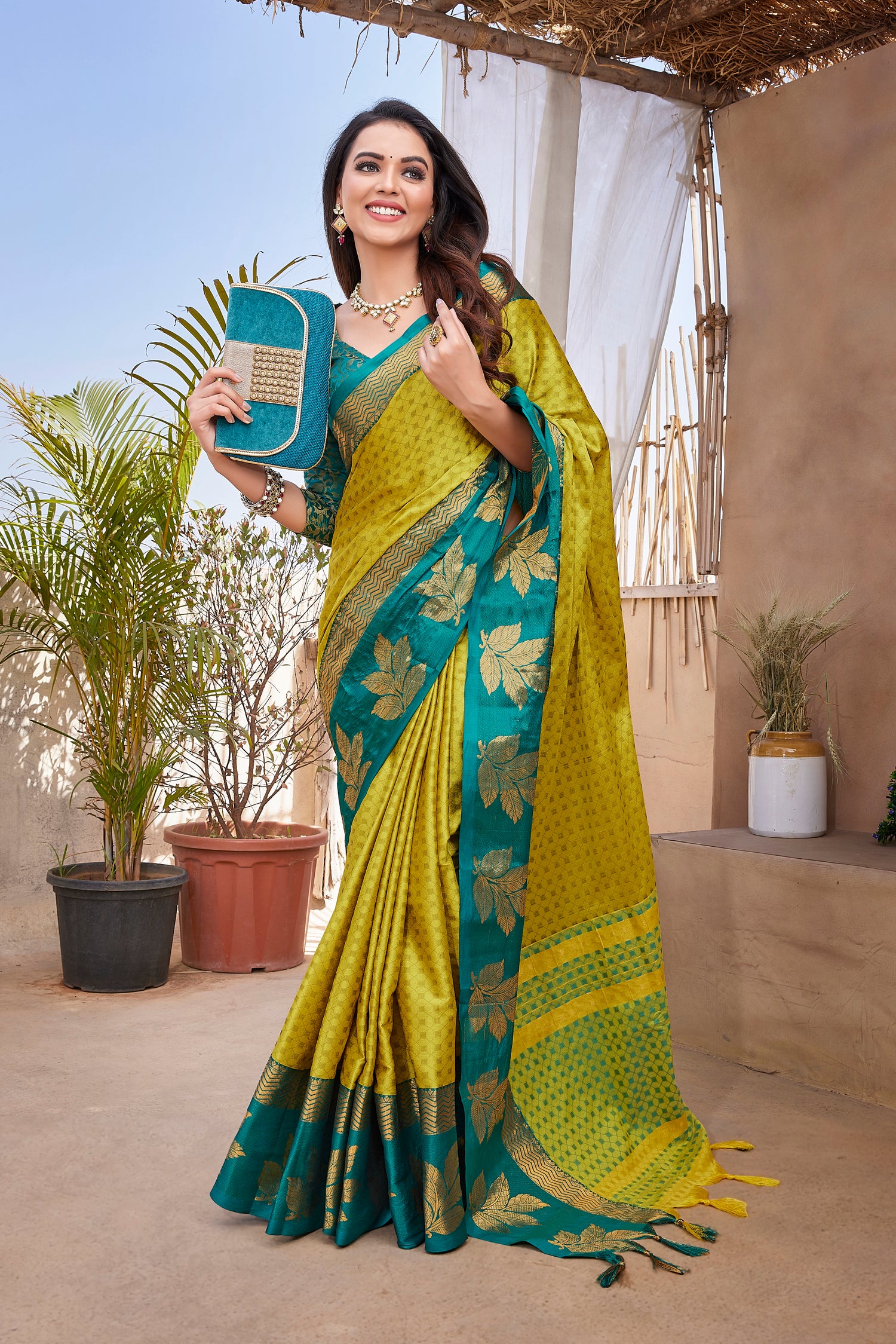 Fashion Style Aura Silk Green Color Saree