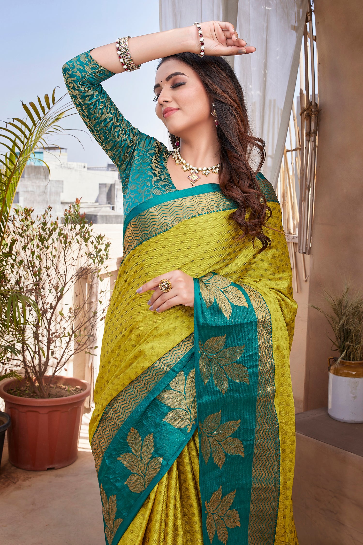 Fashion Style Aura Silk Green Color Saree