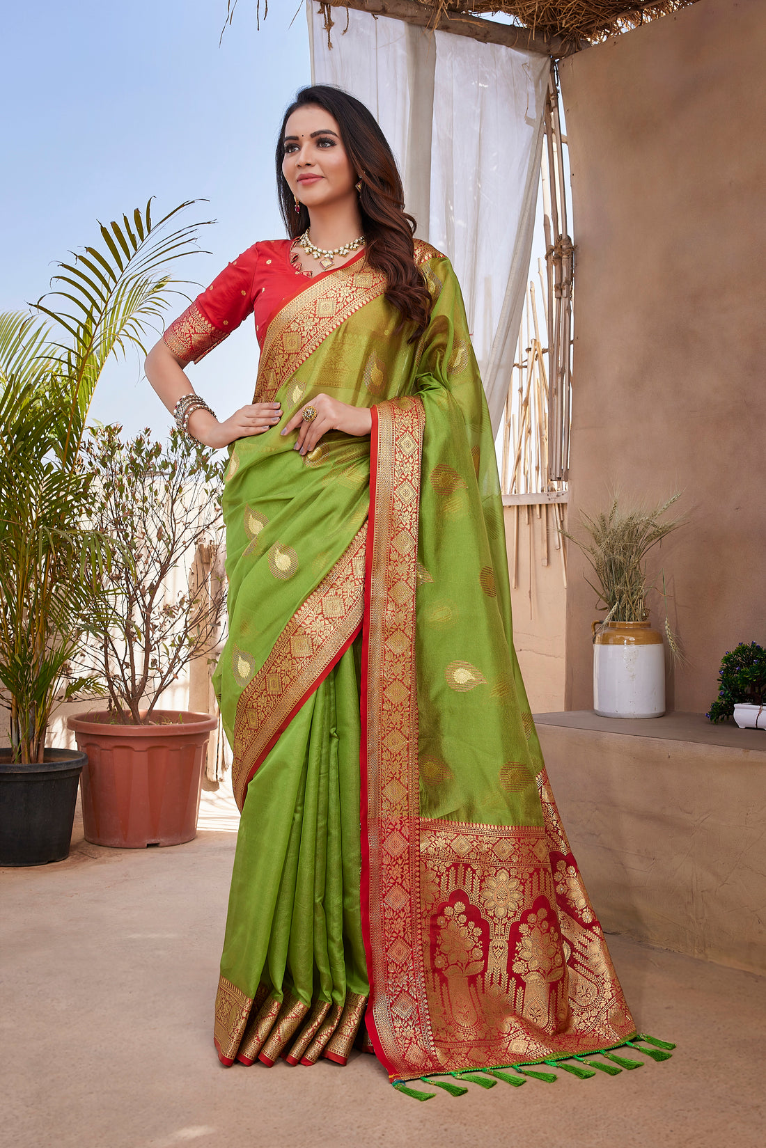 Khicha Silk Latest Stylish Green Color Saree