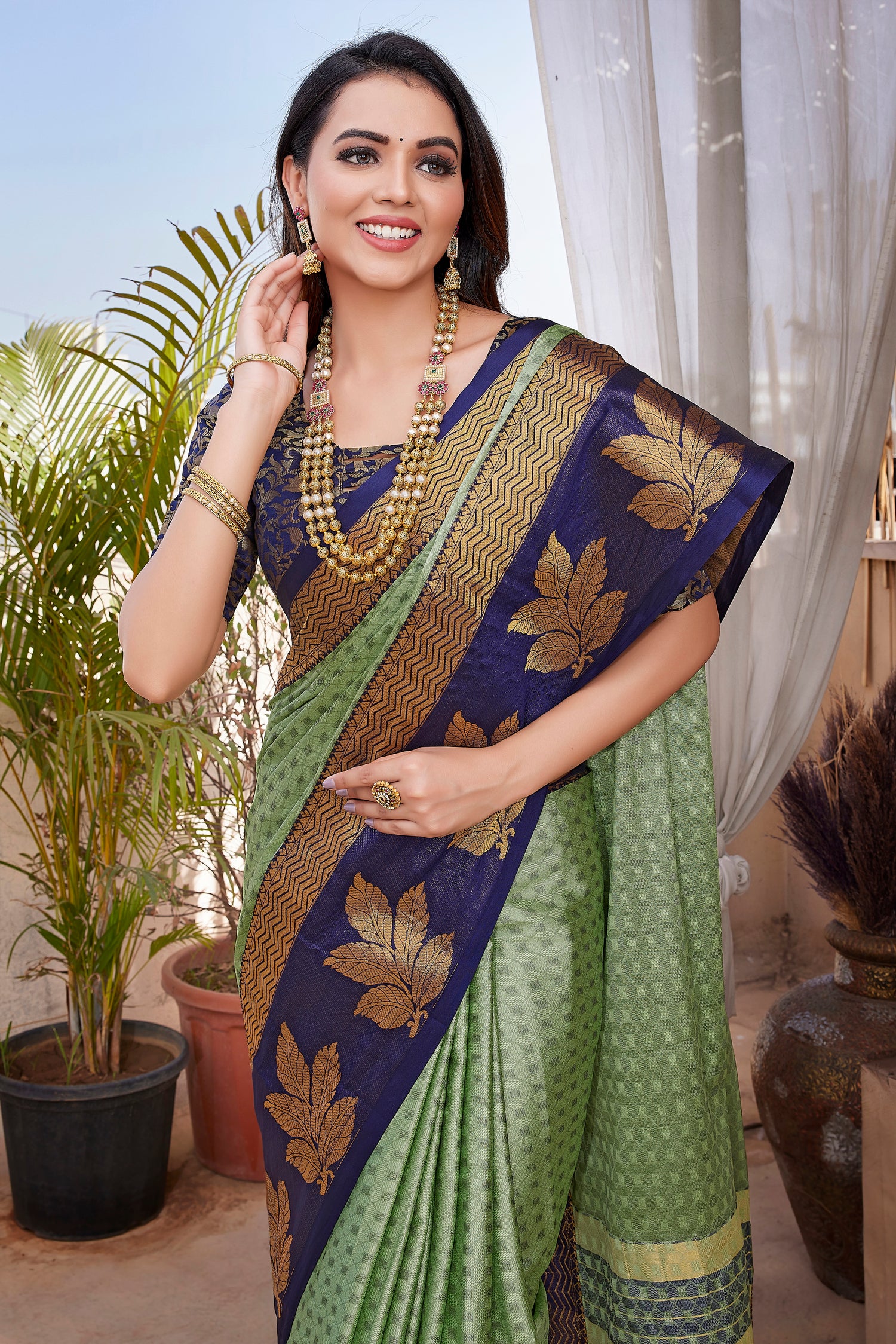 Beautiful  Crafted  Aura Silk Saree