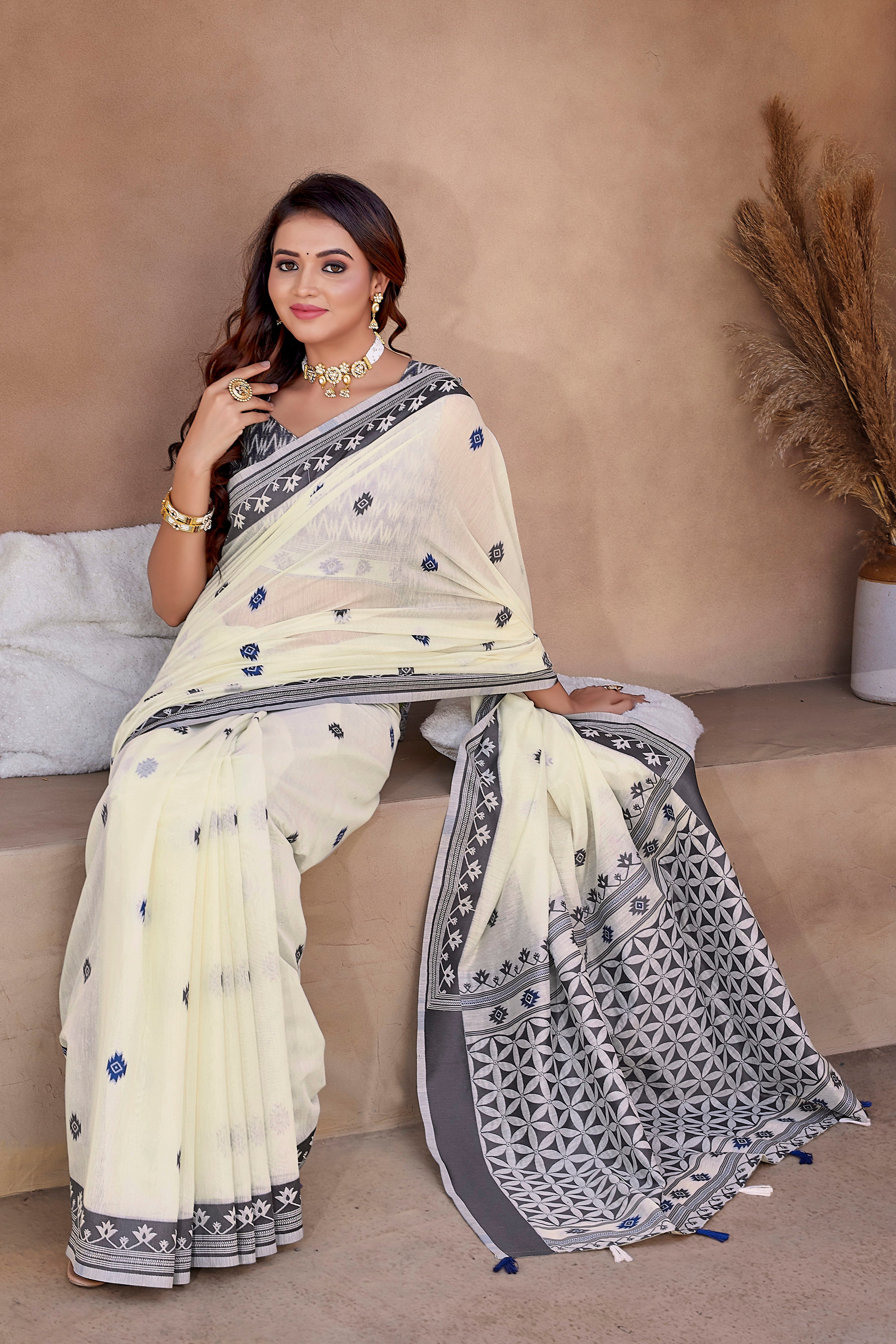 Royal Handloom Cotton Silk White Color Saree